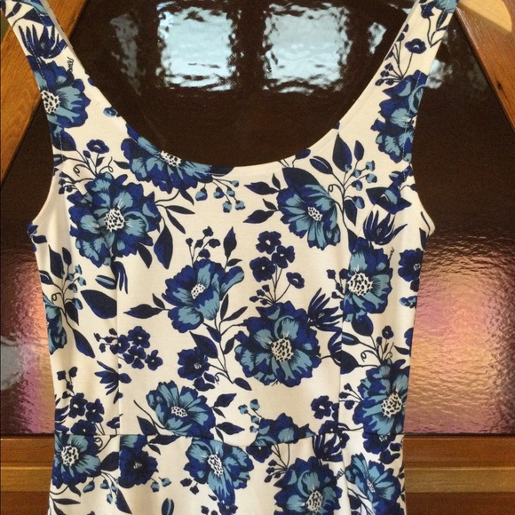 Divided Dresses & Skirts - $5 LAST CHANCE 💙HP!💙 Divided | Blue & White Floral Skater Dress Size 6